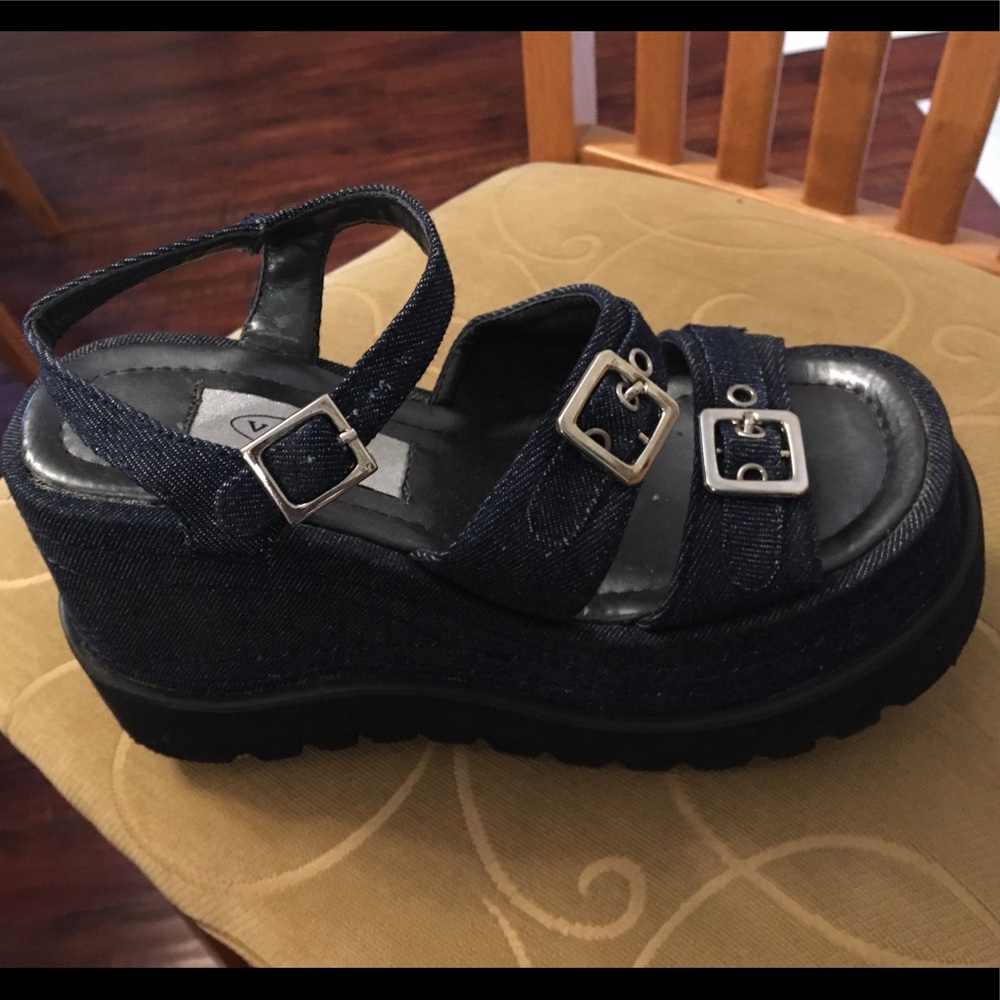 TOTALLY VINTAGE 90s Chunky Platforms